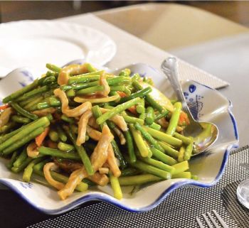 Побеги чеснока с мясом (37)