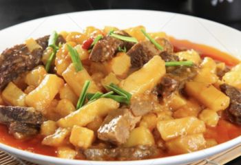 Картошка с говядиной в соусе (72)