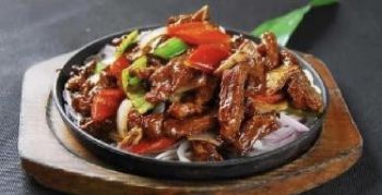 Говядина жареная с овощами (144)