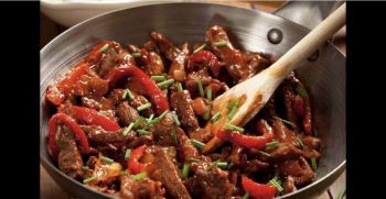 Говядина обжаренная кусочками с языком и овощами в соевом соусе (125)