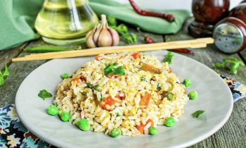 Рис с яйцом и овощами (202)