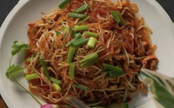 Крахмальная лапша с ростками сои и мясом (123)