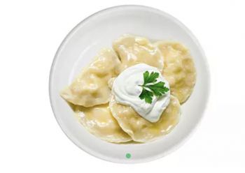 Вареники с картофелем и сметаной