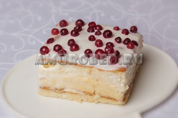 Панчо брусникой и сметаной