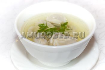 Пельмени с бульоном