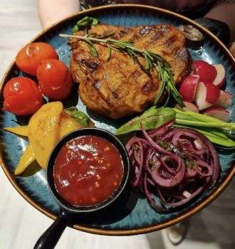 Свинина с овощами