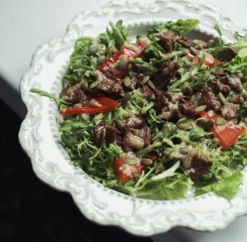 Салат с говядиной и печеным перцем
