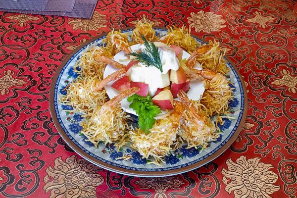 Креветка в кляре с медово-лимонным соусом и картофелем пай (№510)
