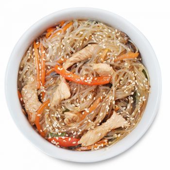 Курица под остро-сладким соусом с лапшой фунчоза Курица под остро-сладким соусом с лапшой фунчоза