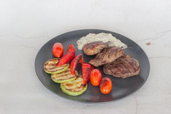 Медальоны из тендерлоина   