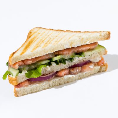 Сэндвич со слабосолёным лососем и творожным сыром